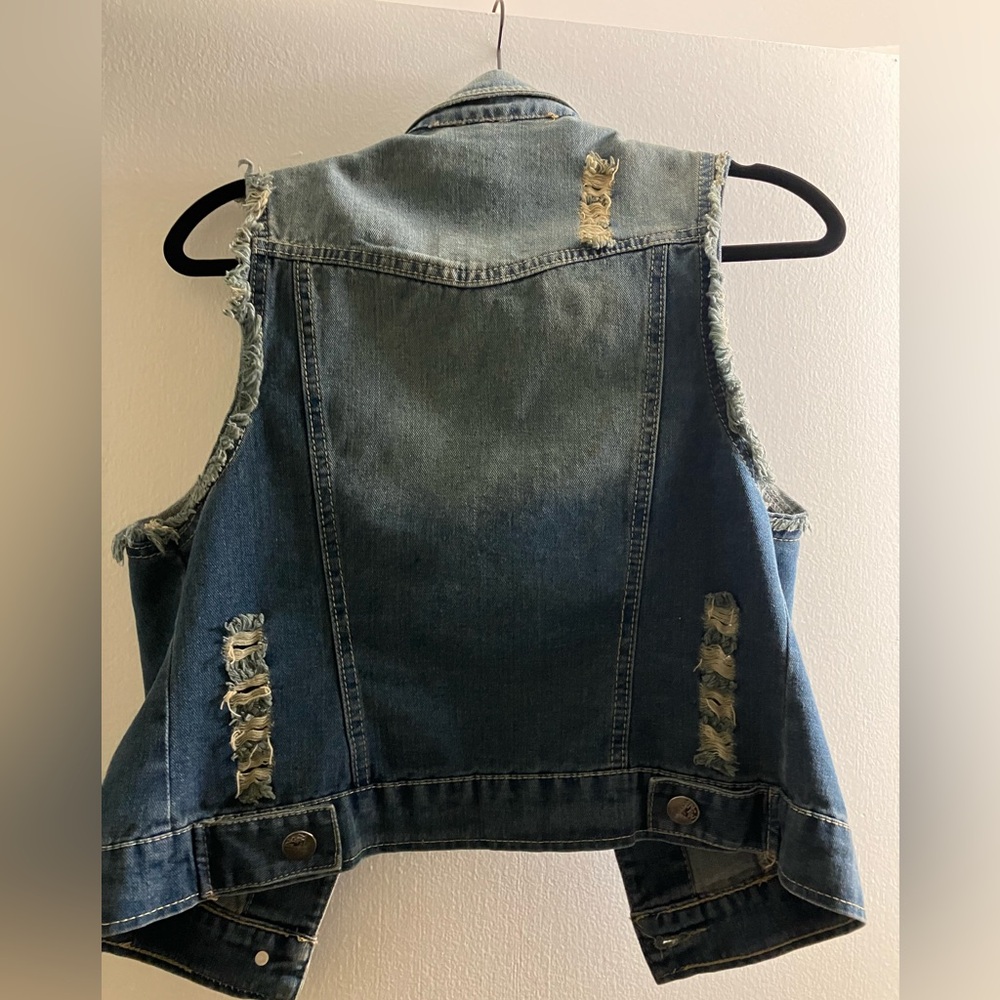 Llove Denim Pearl and Rhinestone sleeveless vest Women’s Medium - Picture 2 of 7
